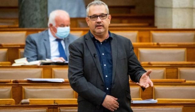 Sokkal több pénzt vett el a kormány a nyugdíjasoktól, mint amennyit most ad nekik!