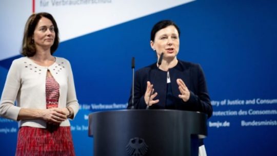 önkormányzatok kapják gazdasági mentőcsomag felét,