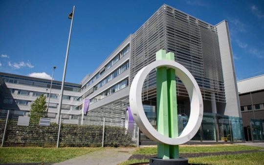 Tüntetést szervez az ellenzék „Putyin, takarodj a köztévénkből!” mottóval ellenzéki tüntetés, MTVA-orosz-ukrán háború, putyini propaganda,