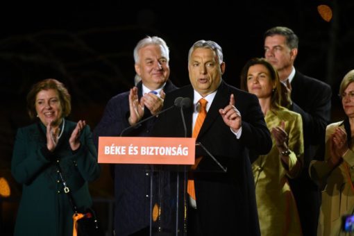 Újra kétharmaddal győzhet a Fidesz, Orbán Viktor szerint ezt a Holdról is látni, de Brüsszelből biztosan – Választás 2022 percről percre