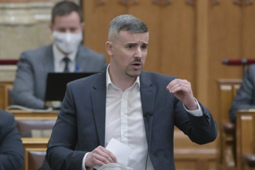Újraválasztották Jakab Pétert a Jobbik elnökét