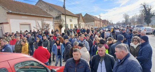 Az egész agrártárca levonult Mélykútra, hogy hűtsék a tüntetők indulatait