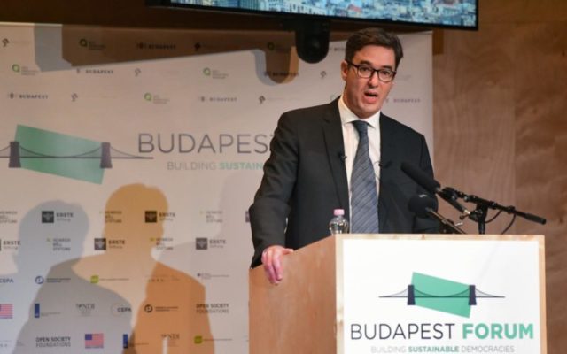 egész világon a demokrácia veszélyben van, mondja Karácsony Gergely