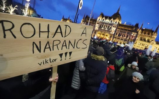 Az elszámoltatás fontosabb az alkotmányozásnál, nélküle Orbán Viktor maradhatna, kormányt váltani sem érdemes