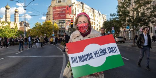 Orbán Viktor a „magyar érdeket” arra használja, hogy mindenki mást kizárjon a magyarságból