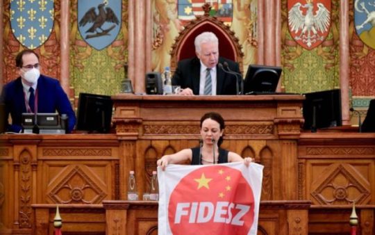 megszavazta a parlament a két “Fudan-törvényt”