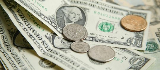 mélybe zuhan a forint, már 430-as euroárfolyam küszöbére került