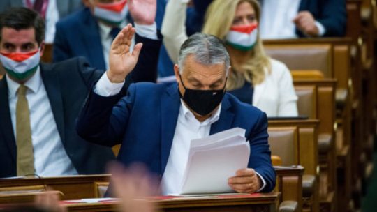 Orbán nyíltan elárulta az országot!-DK-Varju László-2020-11-17-Parlament