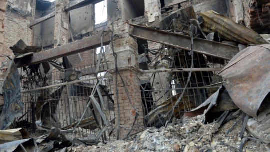 Az oroszokat már a látszat sem érdekli, rakétával lőtték Harkiv főterét