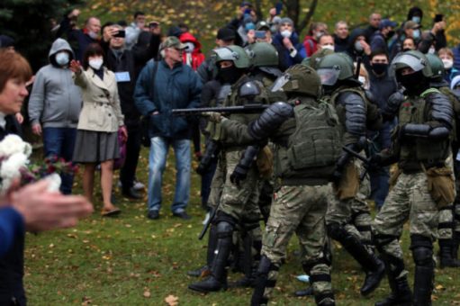 parancsára ütik-vágják a békés embereket, erőszak gyilkosságok önkény lukasenka.jpg