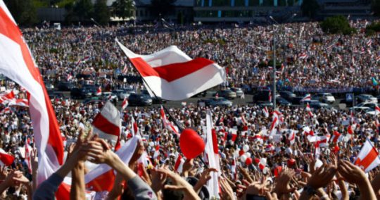 parancsára ütik-vágják a békés embereket, erőszak gyilkosságok önkény lukasenka.jpg