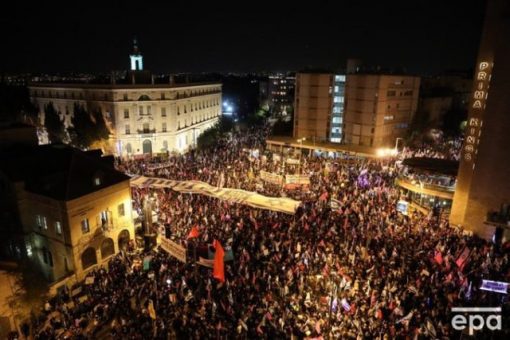 tízezrek tüntettek Netanjahu ellen választások előtt