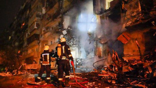 ukrán elnököt menekítenék, de ő nem akar mozdulni - Kijevet vették ostrom alá